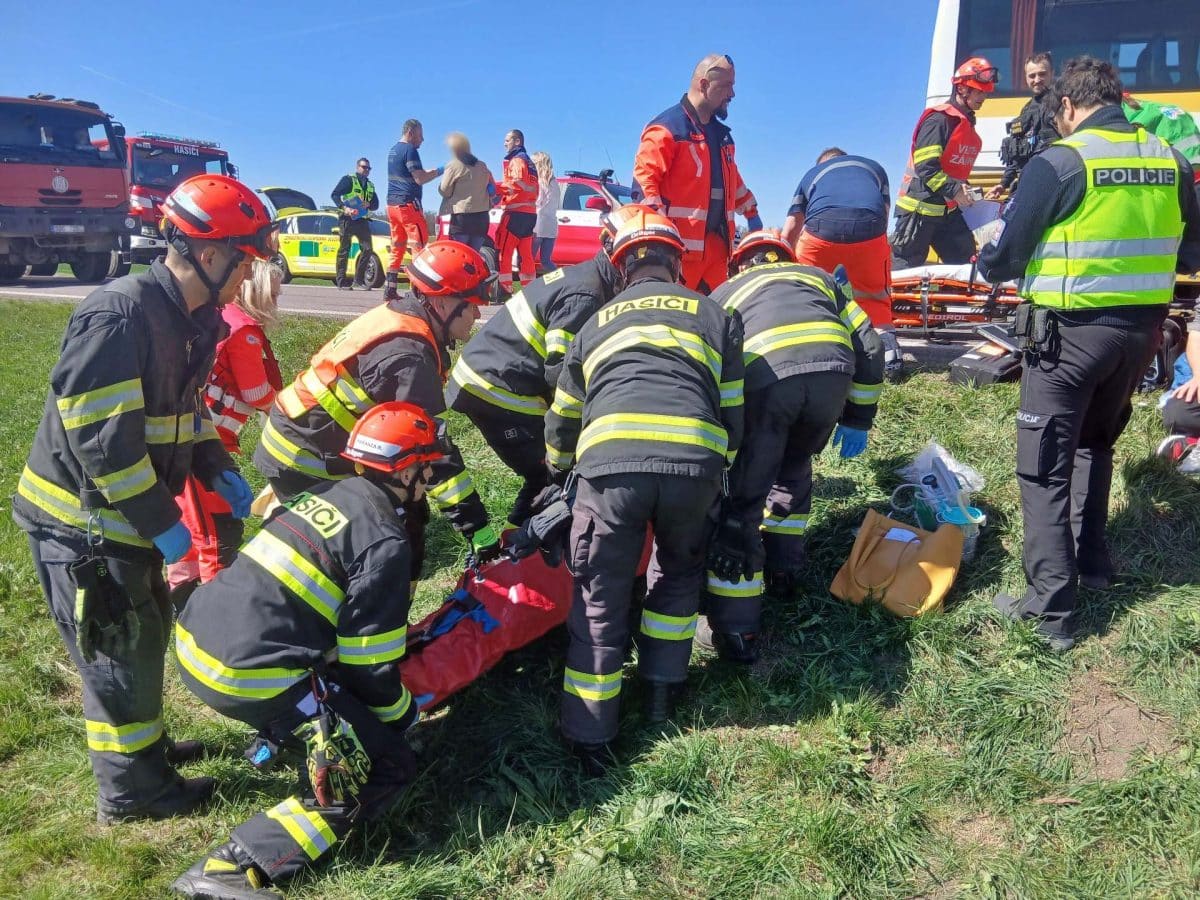 Vážná nehoda u Oleksovic na Znojemsku. Foto: HZS JMK