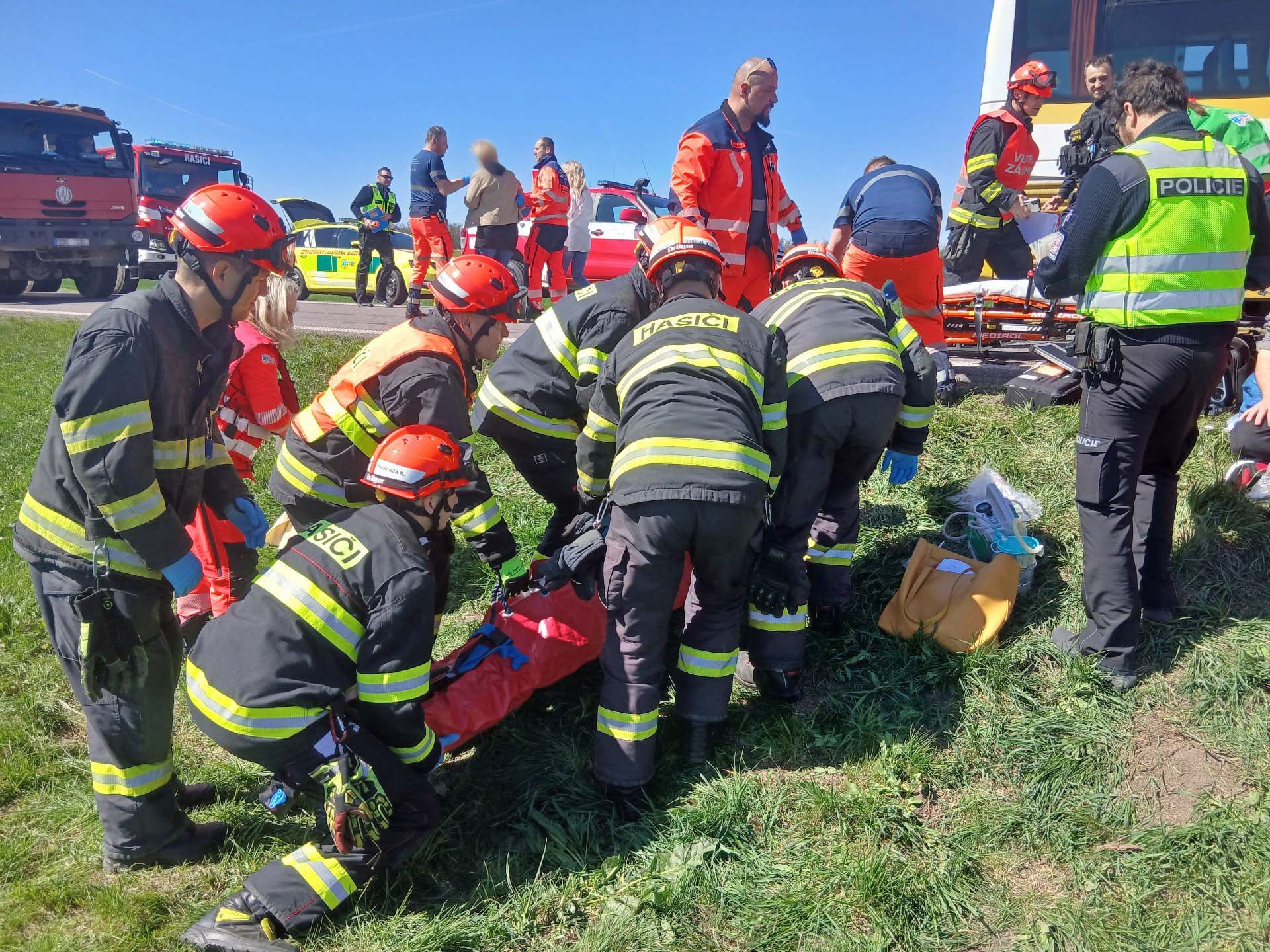 Vážná nehoda u Oleksovic na Znojemsku. Foto: HZS JMK