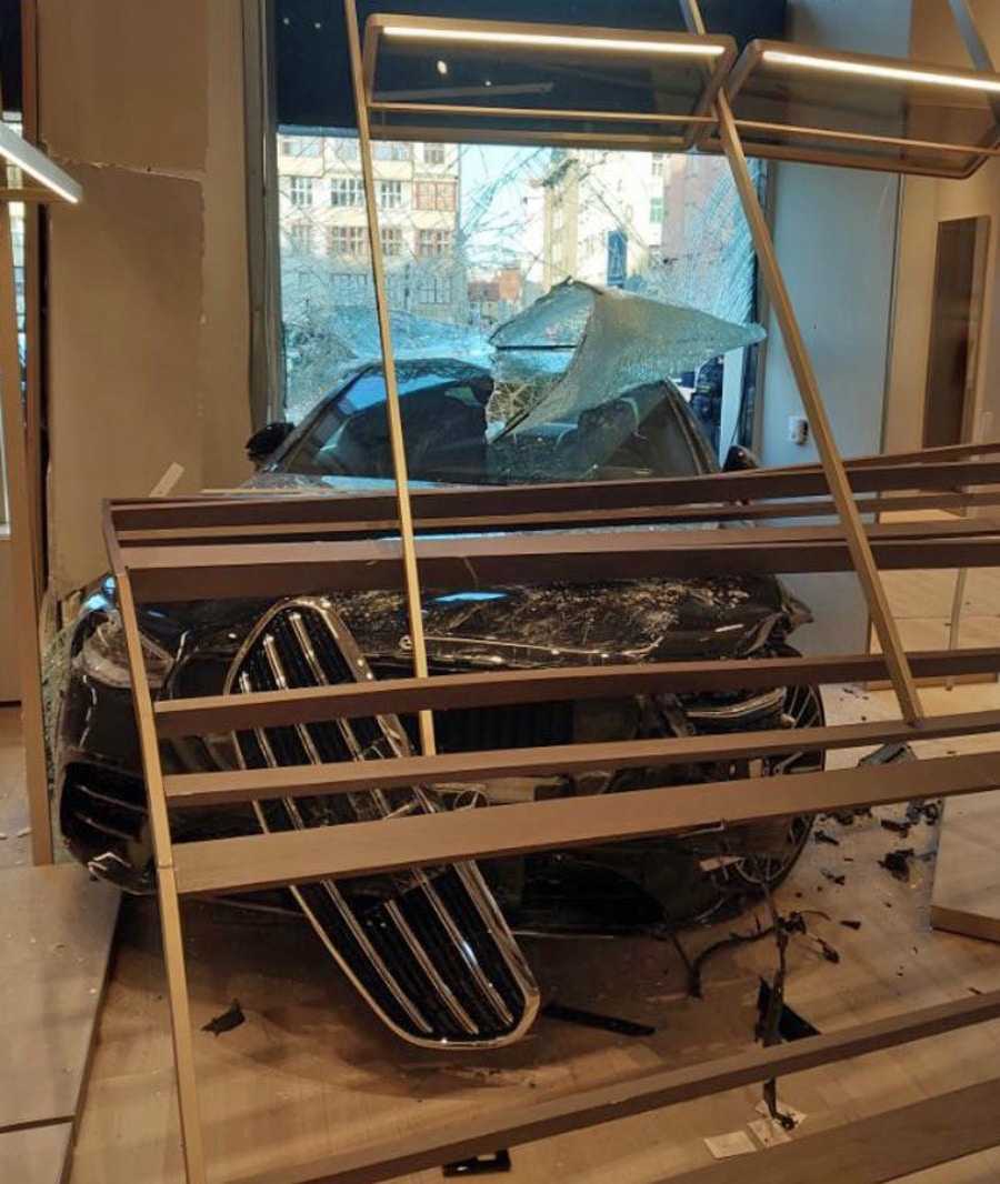 Nehoda v Pařížské ulici v Praze. Foto: Policie ČR