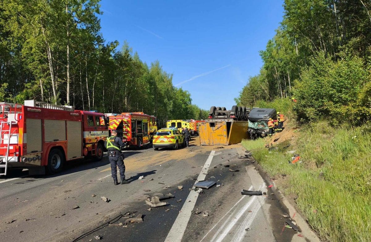 Tragická nehoda u Chebu. Foto: JSDH Cheb