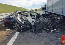Vážná nehoda BMW a kamionu na dálnici D3. Foto: Policie ČR