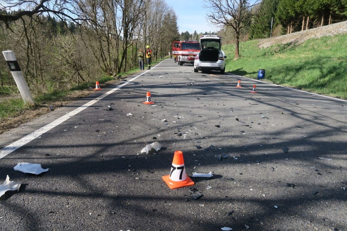 Tragická nehoda motorky a auta u Branné na Šumpersku. Foto: Policie ČR