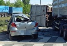 Vážná nehoda nákladního vozu na okruhu v Hradci Králové. Foto: HZS KHK