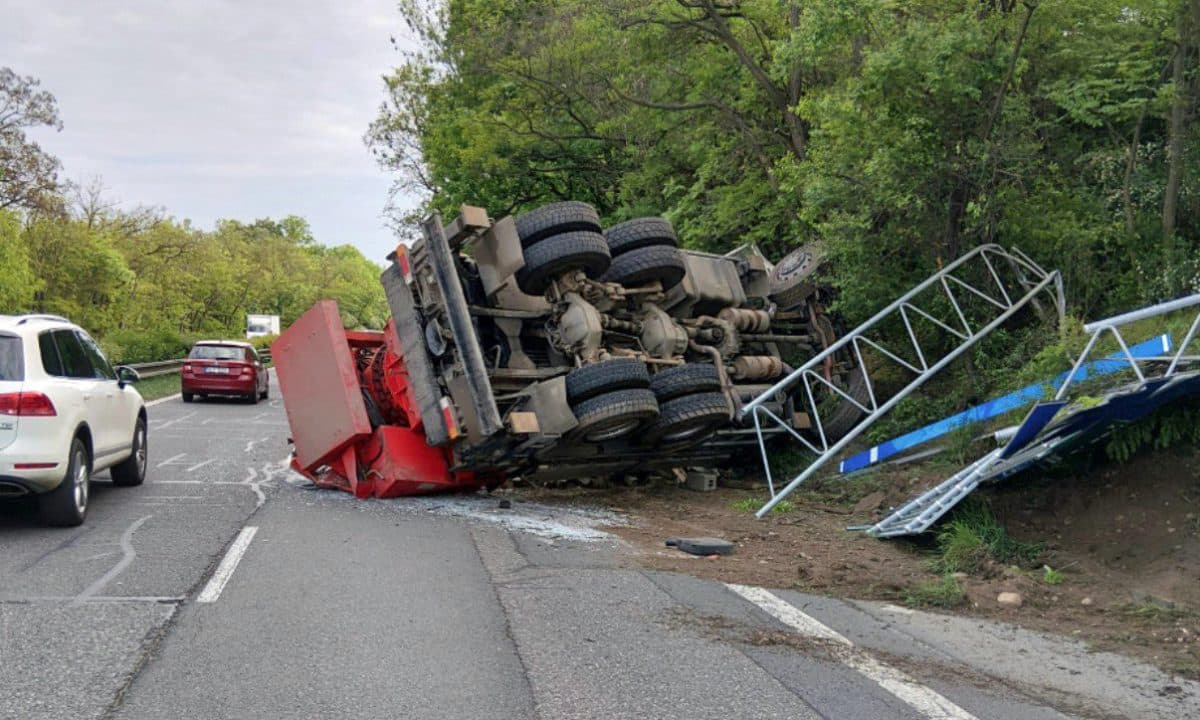 Nehoda na Strakonické ulici. Foto: Policie ČR