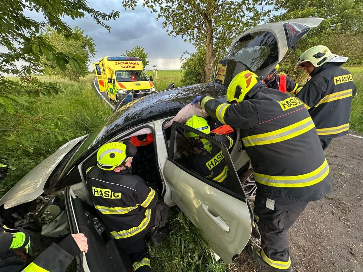 Dopravní nehoda u Vrátkova na Kolínsku. Foto: HZS Středočeského kraje