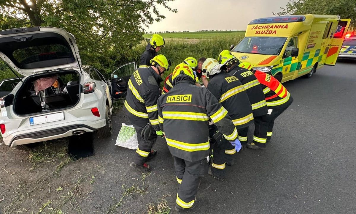 Dopravní nehoda u Vrátkova na Kolínsku. Foto: HZS Středočeského kraje